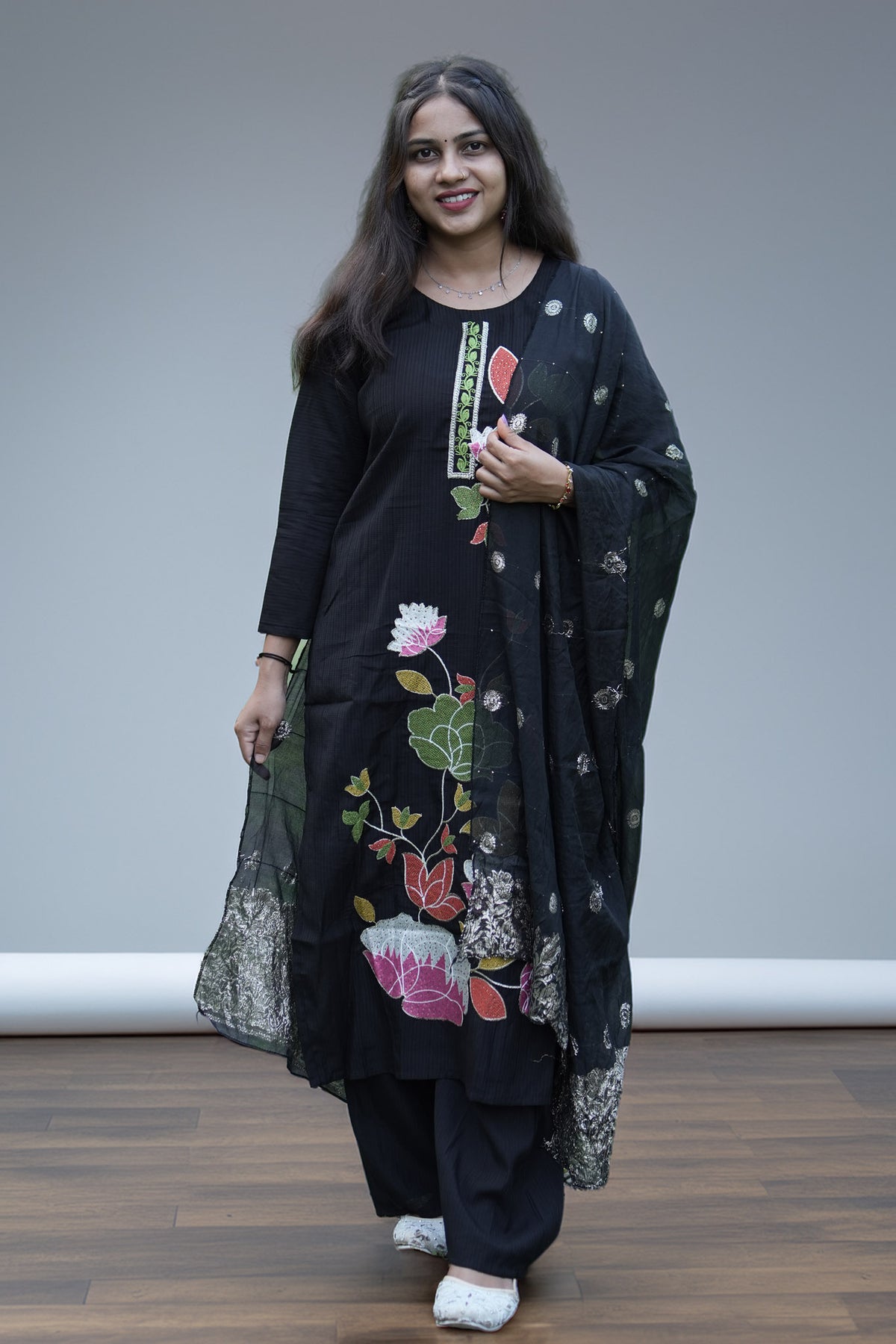 Black Floral Embroidery Kurti Pant Set with Dupatta Online | Zamkudi