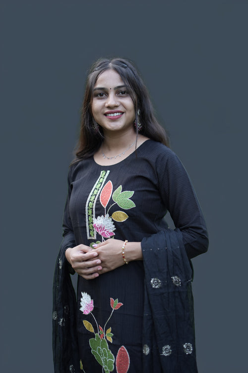 Black Floral Embroidery Kurti Pant Set with Dupatta Online | Zamkudi